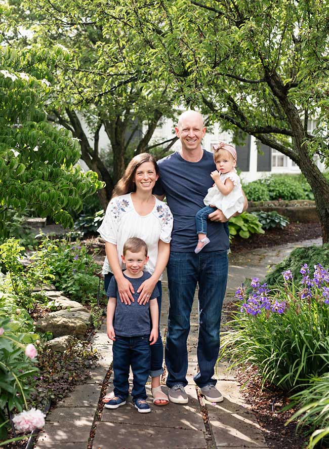 family of 4 posing in Hudson gazebo for family photos