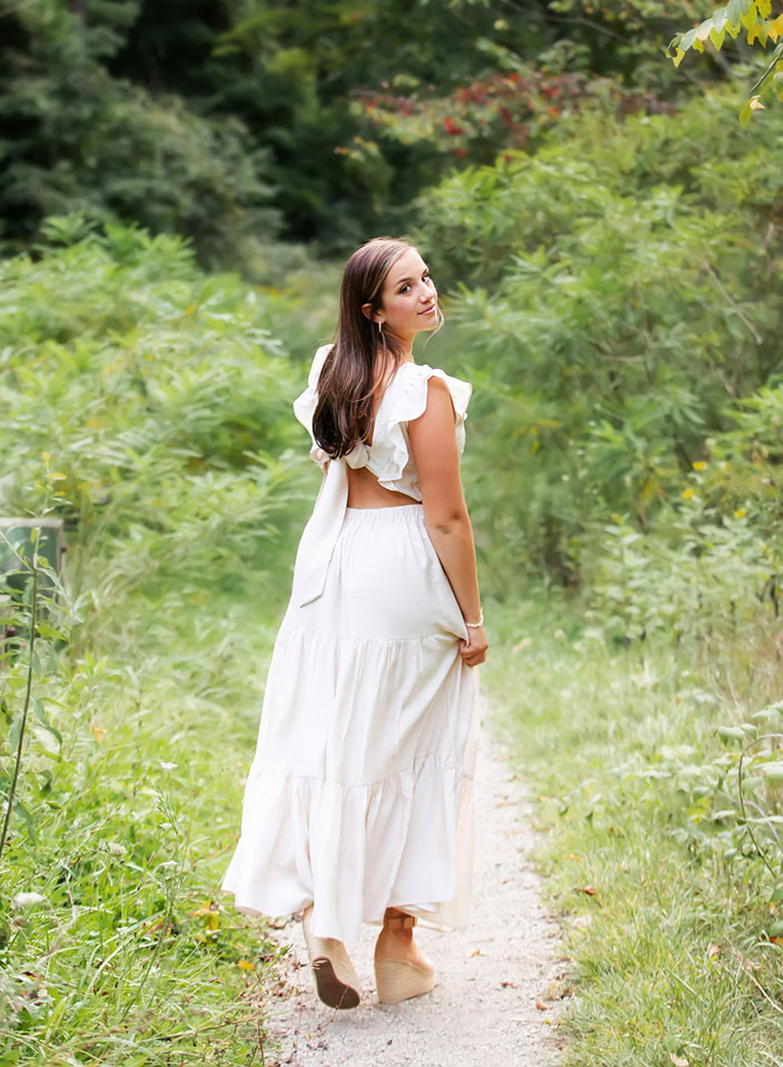 senior girl looking back over her shoulder